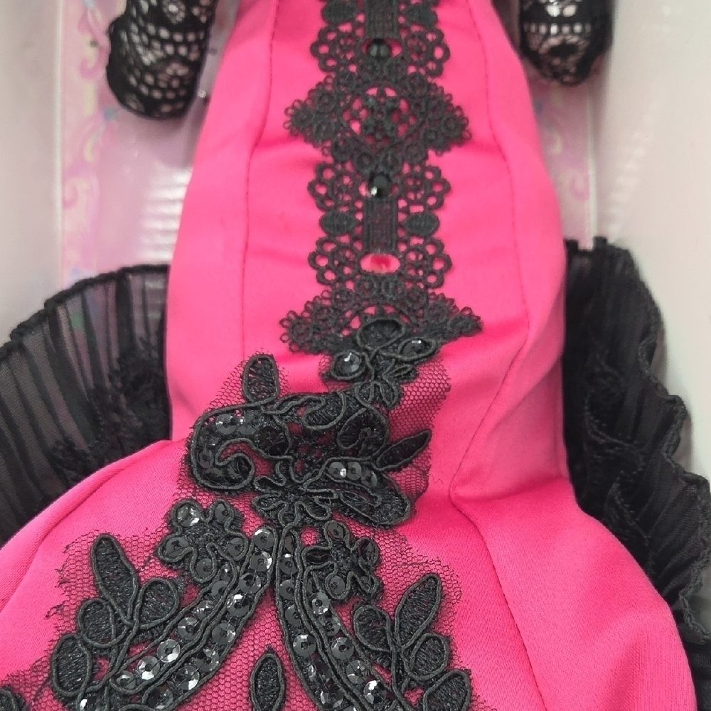 Yeloli Doll New In Box - Picture 15 of 15